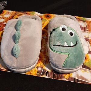 New Kids Dinosaur Slippers EU 28-29 (APPROX 10-11 US Big Kids) 🦕